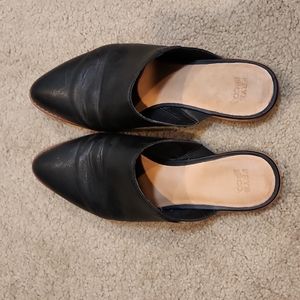 Black leather size 7.5 fyre and co. shoes